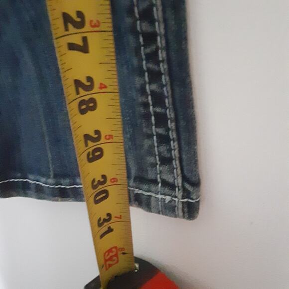 Premiere by Rue 21 Jeans Womens Size 7/8 Short Distressed Whiskers Flap Pockets - Picture 8 of 8